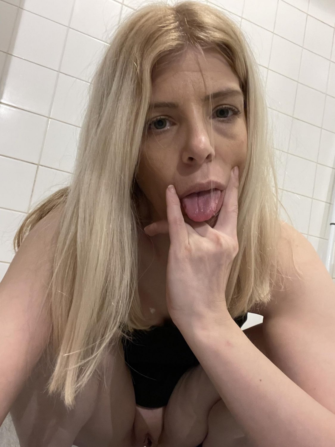 Erome whore Domme_and_escort is a piss/cash whore that loves being a webslut #rv2Wo4fF
