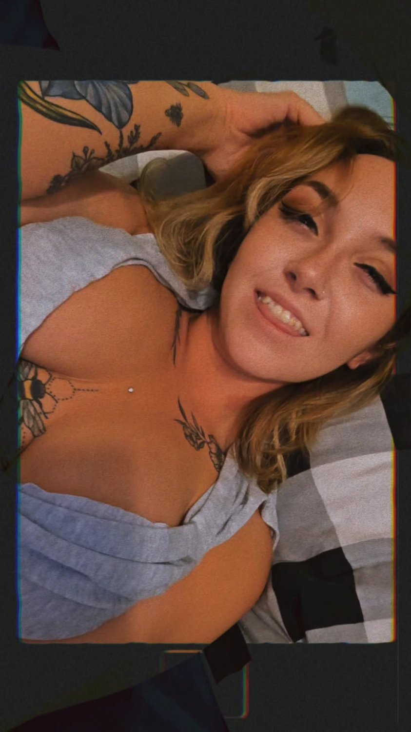 My buddies sexy friend irls #HOWEvgld